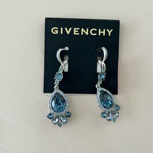 Never worn earrings!!!